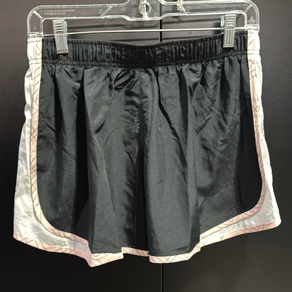 Nike Dri-Fit Running shorts,panty lined,elastic drawstring waist,mesh side panel - Picture 4 of 9